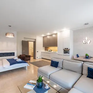 New Luxury Apt With Ac&parking In The Center Of Apartment Prag